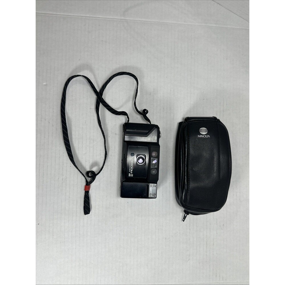 Minolta Freedom II Auto Focus 35mm Camera  w/ Strap And Case